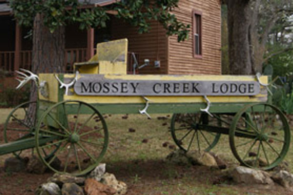 Mossey Creek Lodge sign